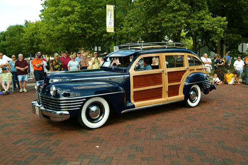 Chrysler Town & Country 9 Passenger Wagon